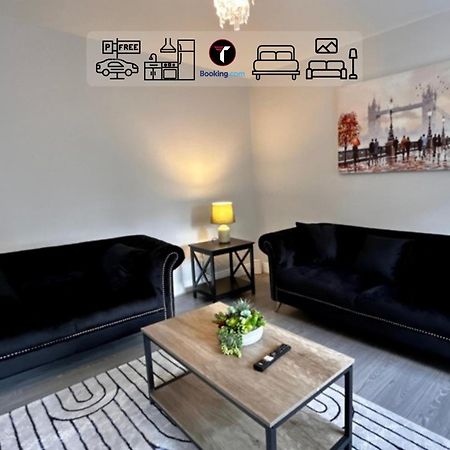 Spacious 4 Bedroom By Tara Stays Short Lets & Serviced Accommodation Aldershot With Free Wifi & Garden Екстериор снимка