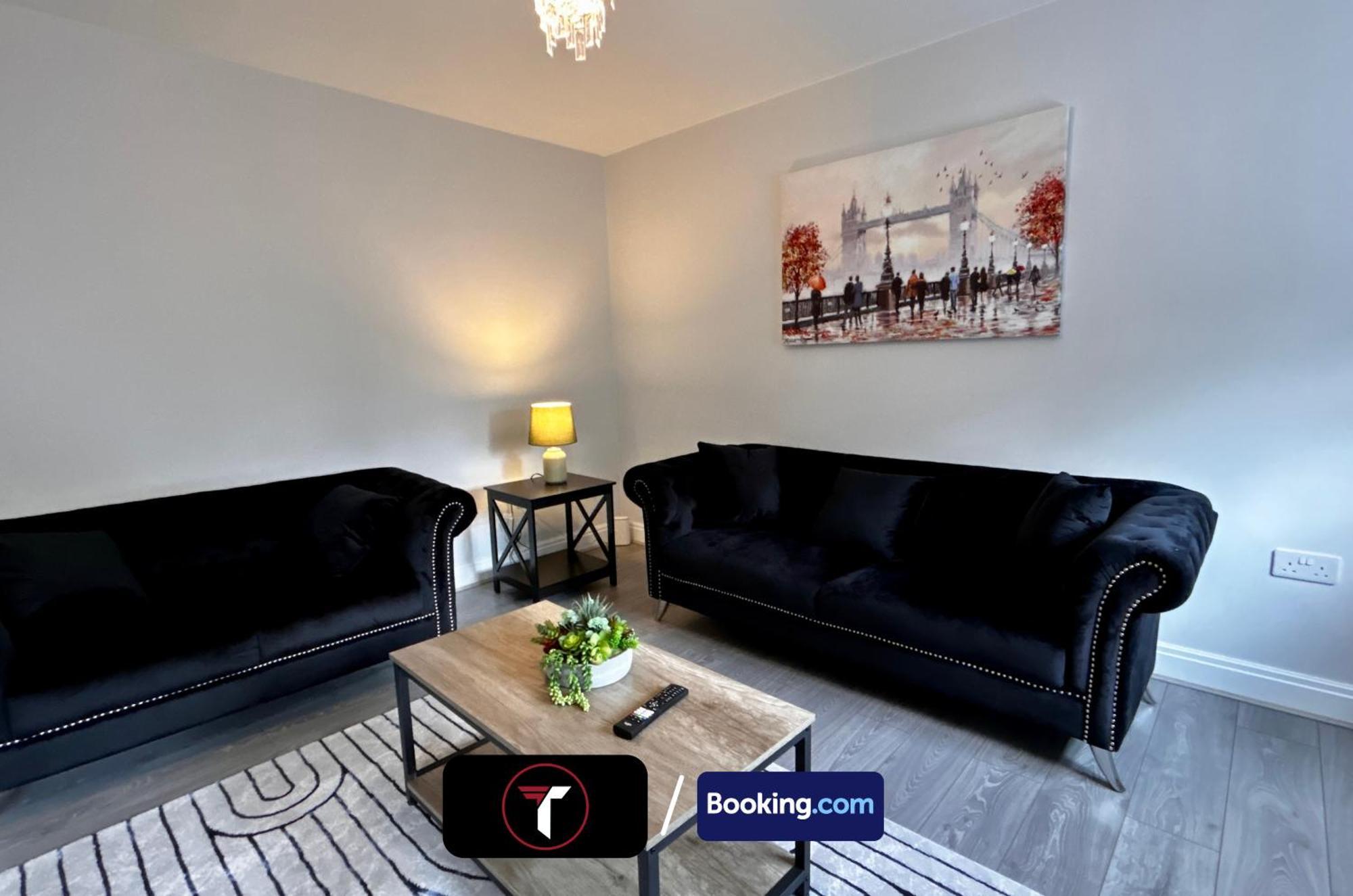 Spacious 4 Bedroom By Tara Stays Short Lets & Serviced Accommodation Aldershot With Free Wifi & Garden Екстериор снимка