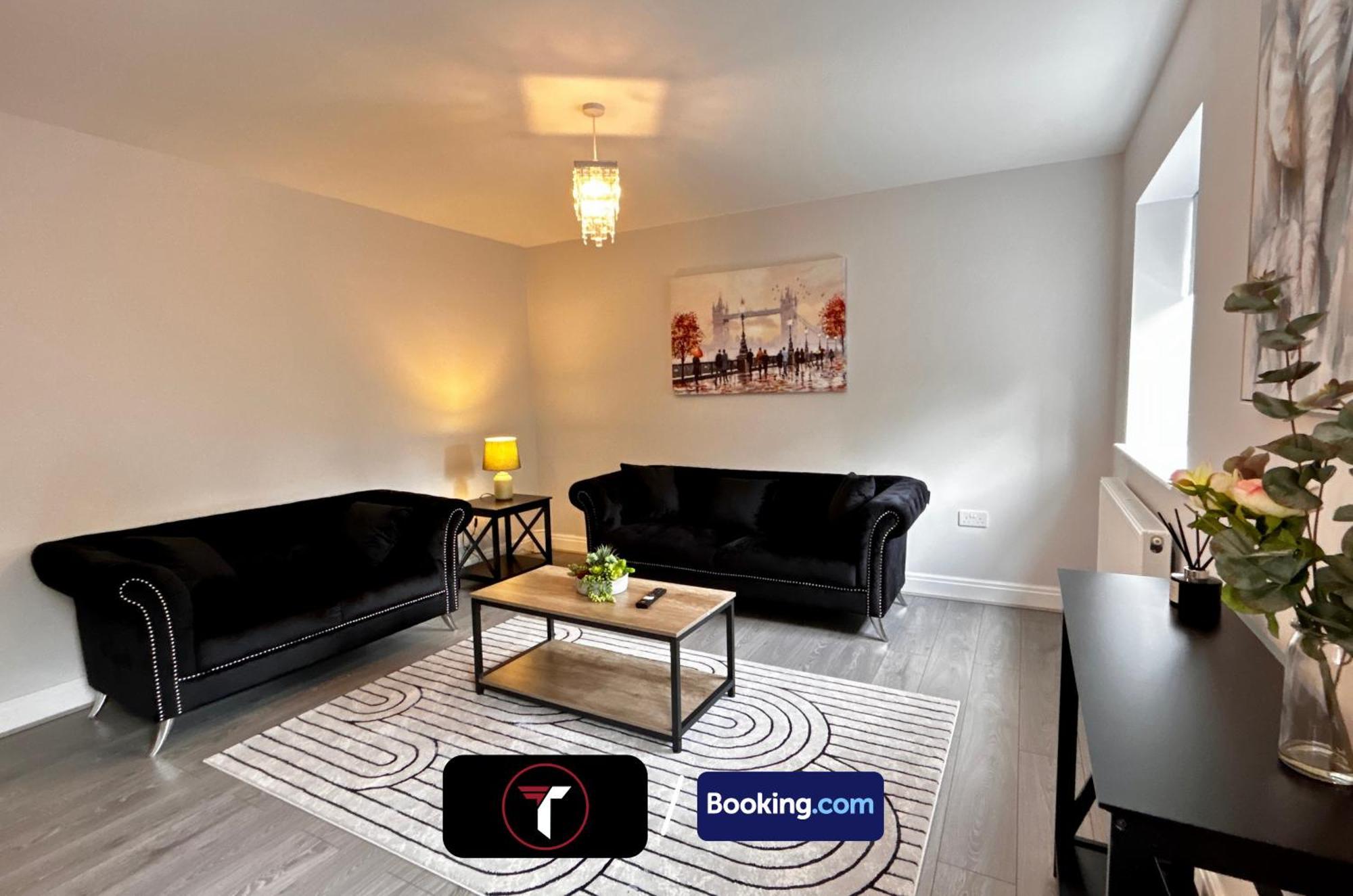 Spacious 4 Bedroom By Tara Stays Short Lets & Serviced Accommodation Aldershot With Free Wifi & Garden Екстериор снимка