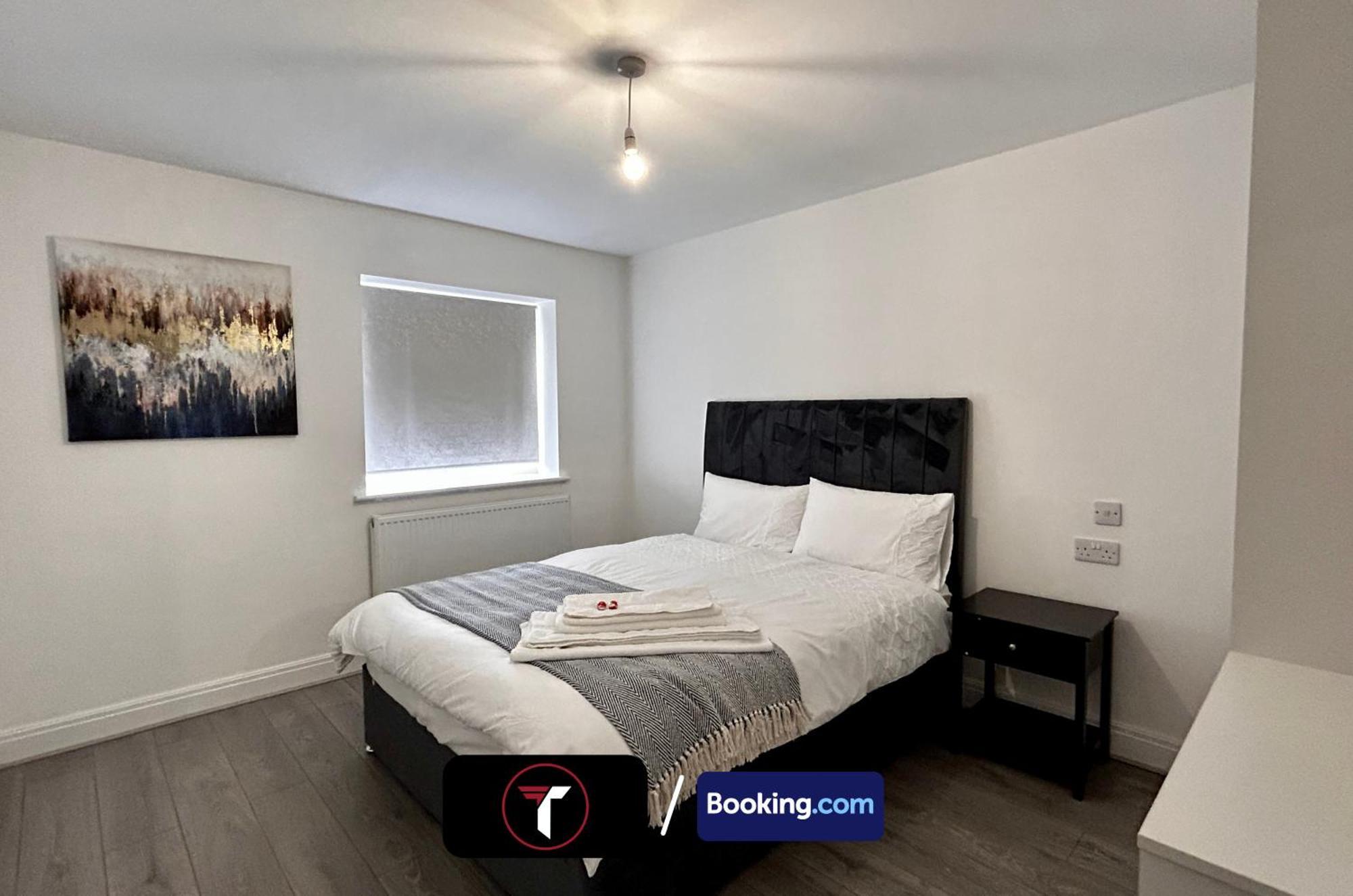Spacious 4 Bedroom By Tara Stays Short Lets & Serviced Accommodation Aldershot With Free Wifi & Garden Екстериор снимка
