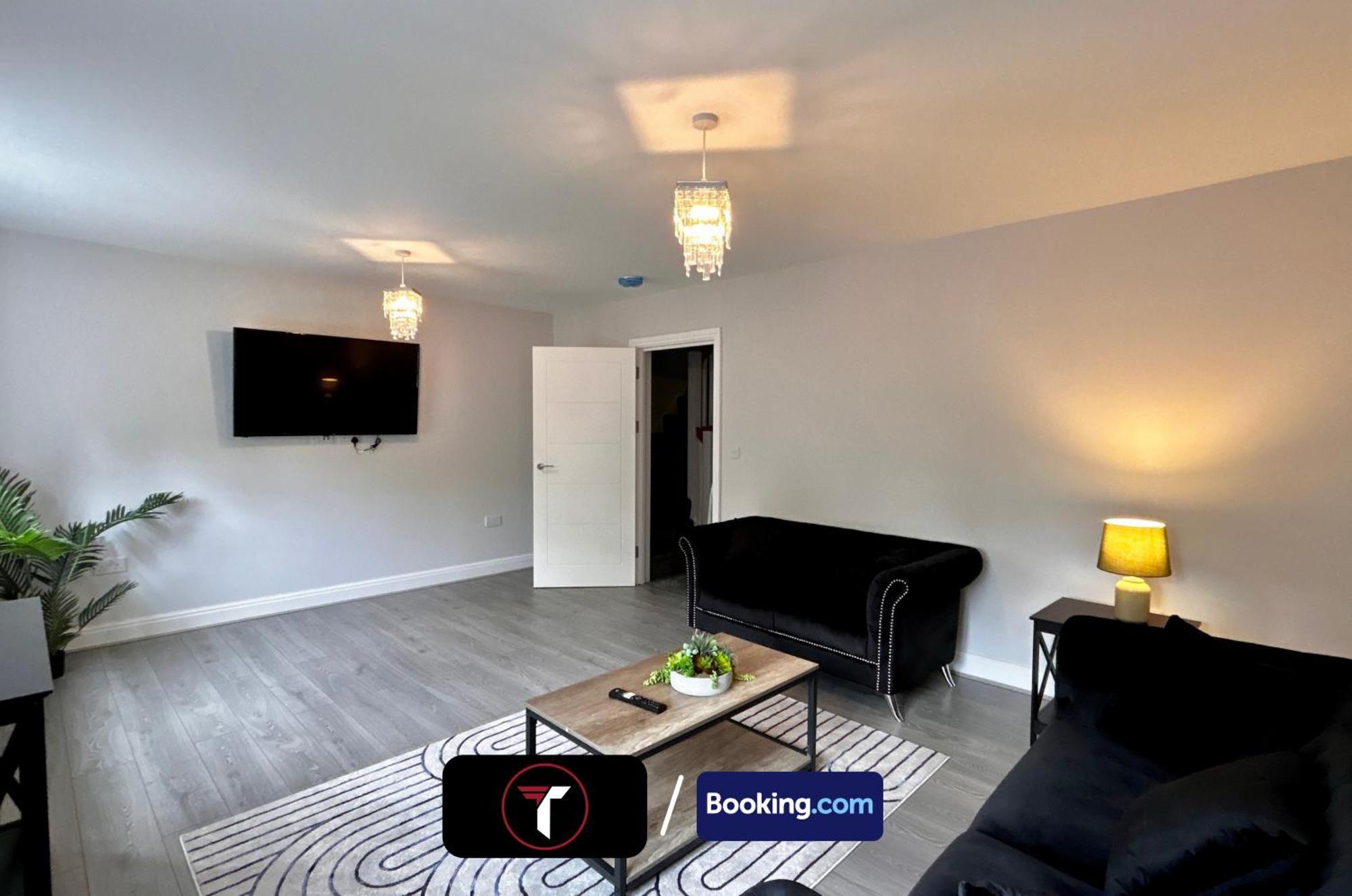 Spacious 4 Bedroom By Tara Stays Short Lets & Serviced Accommodation Aldershot With Free Wifi & Garden Екстериор снимка