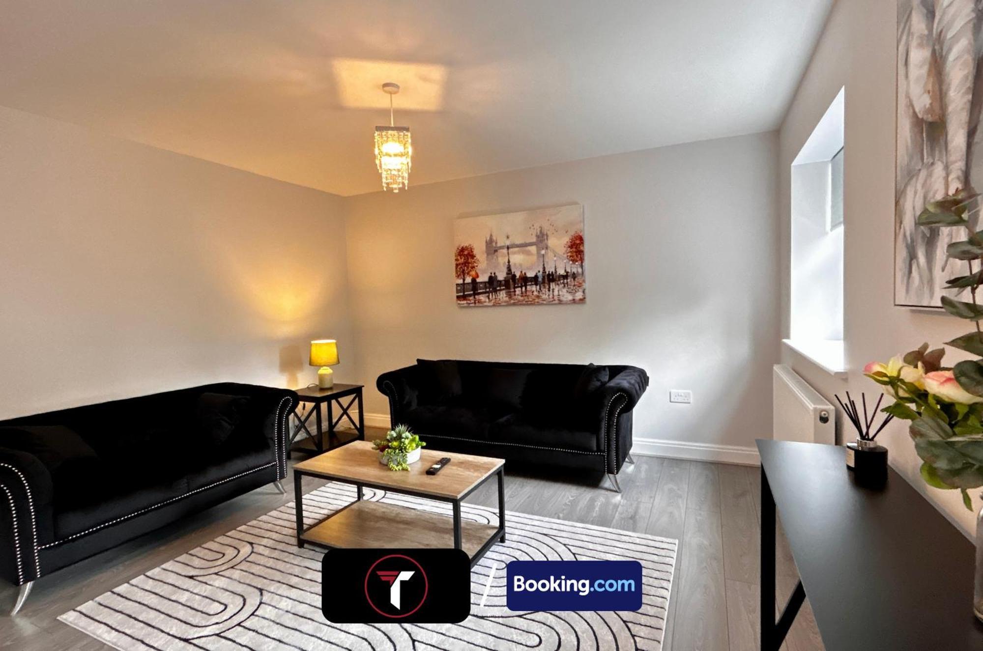 Spacious 4 Bedroom By Tara Stays Short Lets & Serviced Accommodation Aldershot With Free Wifi & Garden Екстериор снимка