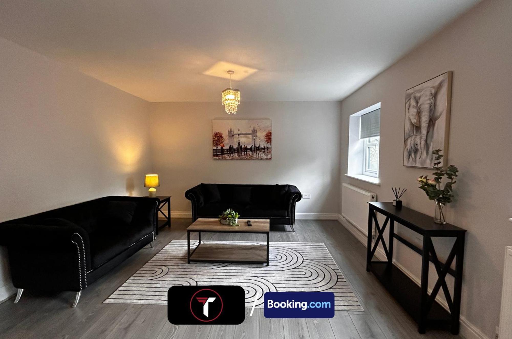Spacious 4 Bedroom By Tara Stays Short Lets & Serviced Accommodation Aldershot With Free Wifi & Garden Екстериор снимка