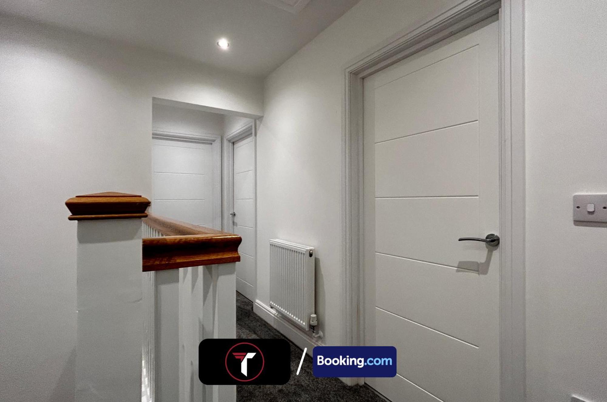 Spacious 4 Bedroom By Tara Stays Short Lets & Serviced Accommodation Aldershot With Free Wifi & Garden Екстериор снимка